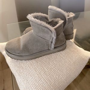 Grey used slip on Ugg’s, women’s size 8